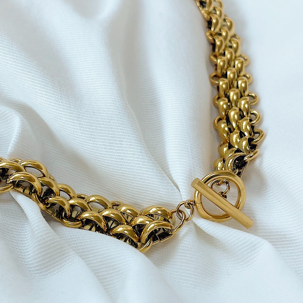 Golden Links T-Bar Necklace