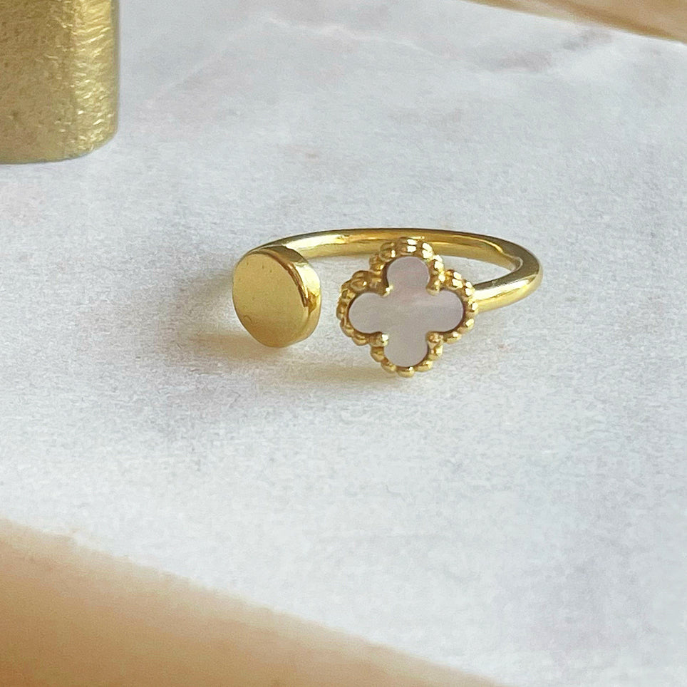 MOTHER OF PEARL CLOVER RING